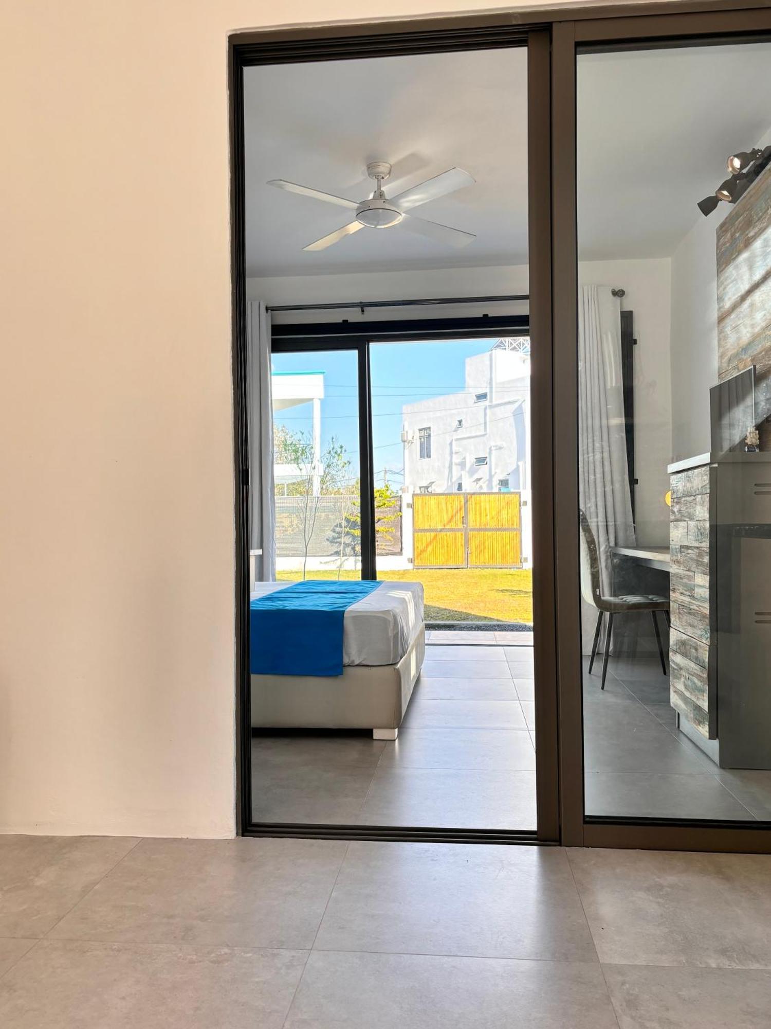 Maison Mont Choisy - One Or Two Bedrooms Apartment Trou aux Biches Exterior foto